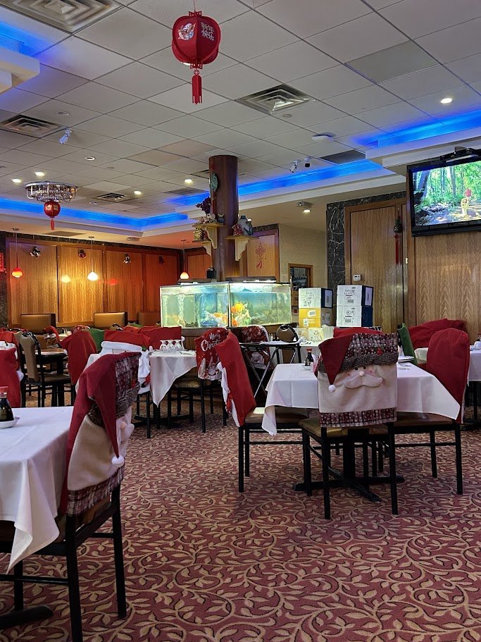 Warm restaurant space ready for lunch or dinner.